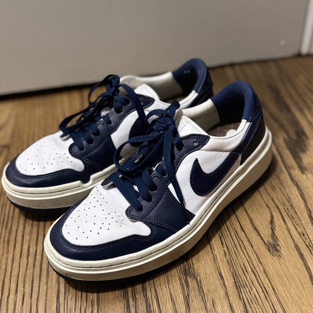 Nike Women's Sneakers - Navy and White